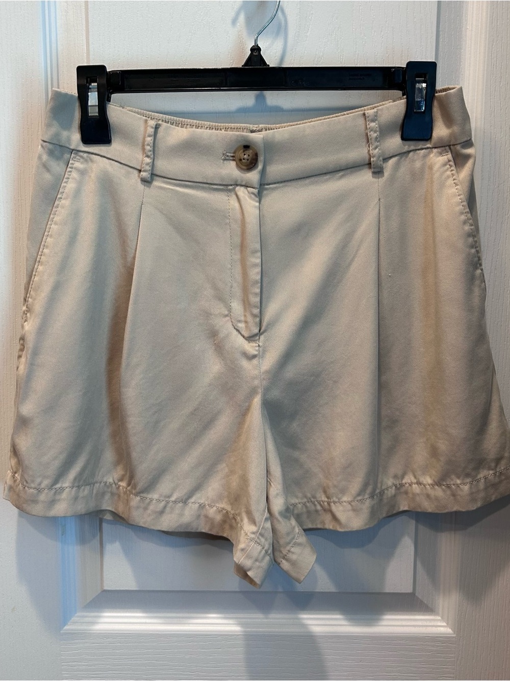 LOFT Tan Pleated Emory Shorts Sz. 4 High Rise Elastic Back Beige Khaki 4” Inseam